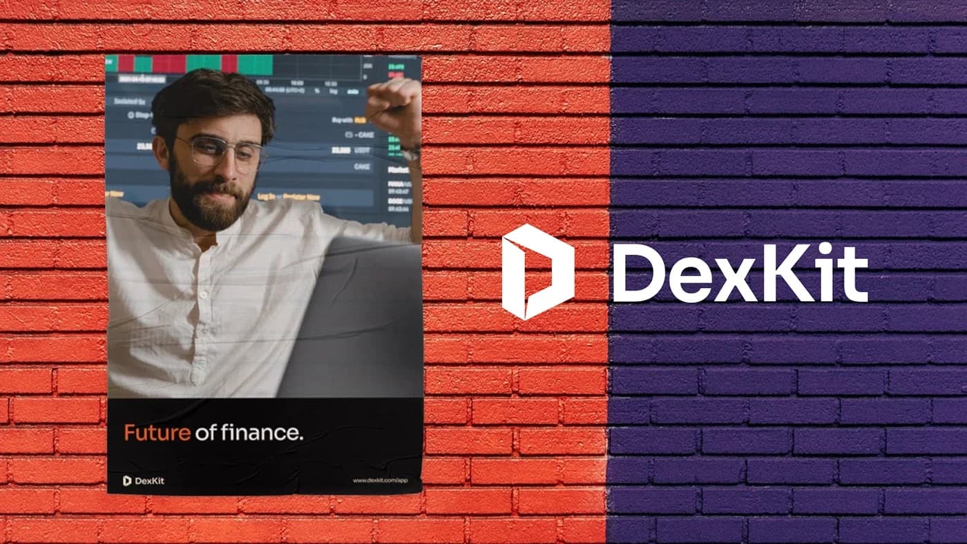 Marca Dexkit aplicada sobre uma parede de tijolos
